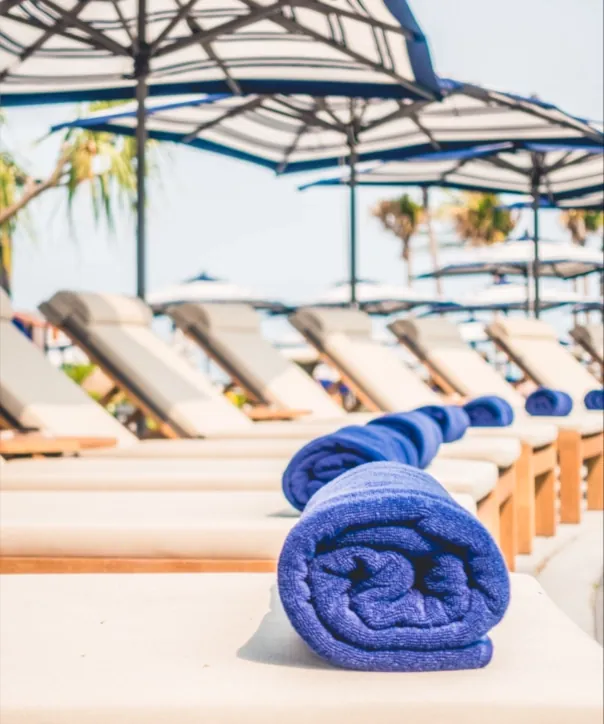 Espaços de relaxamento em resorts com infraestrutura premium