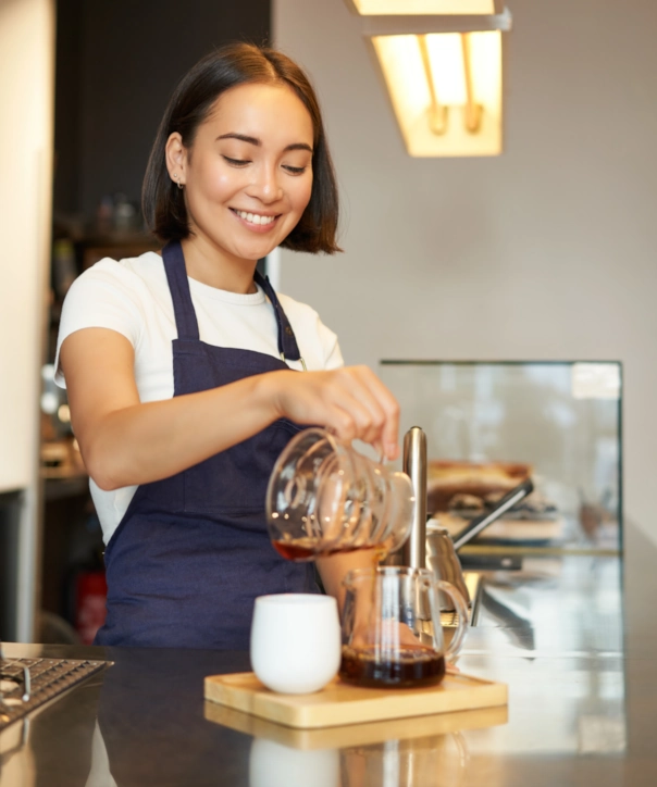 Preparação cuidadosa de bebidas especiais com qualidade premium